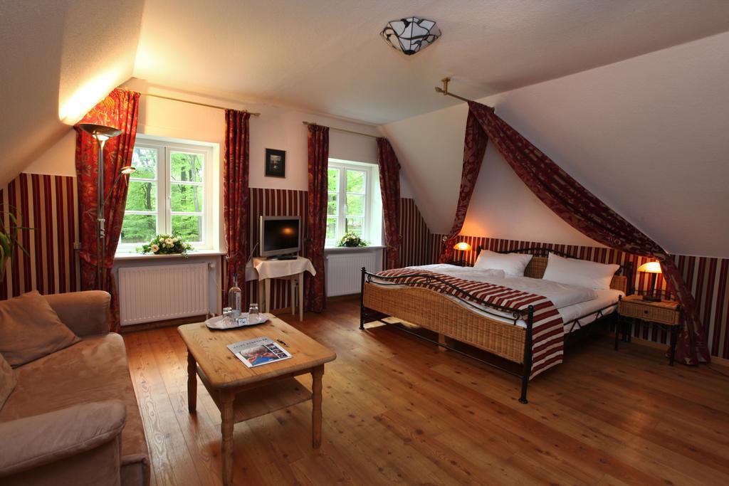 Hotel Hof Tuetsberg Биспинген Номер фото